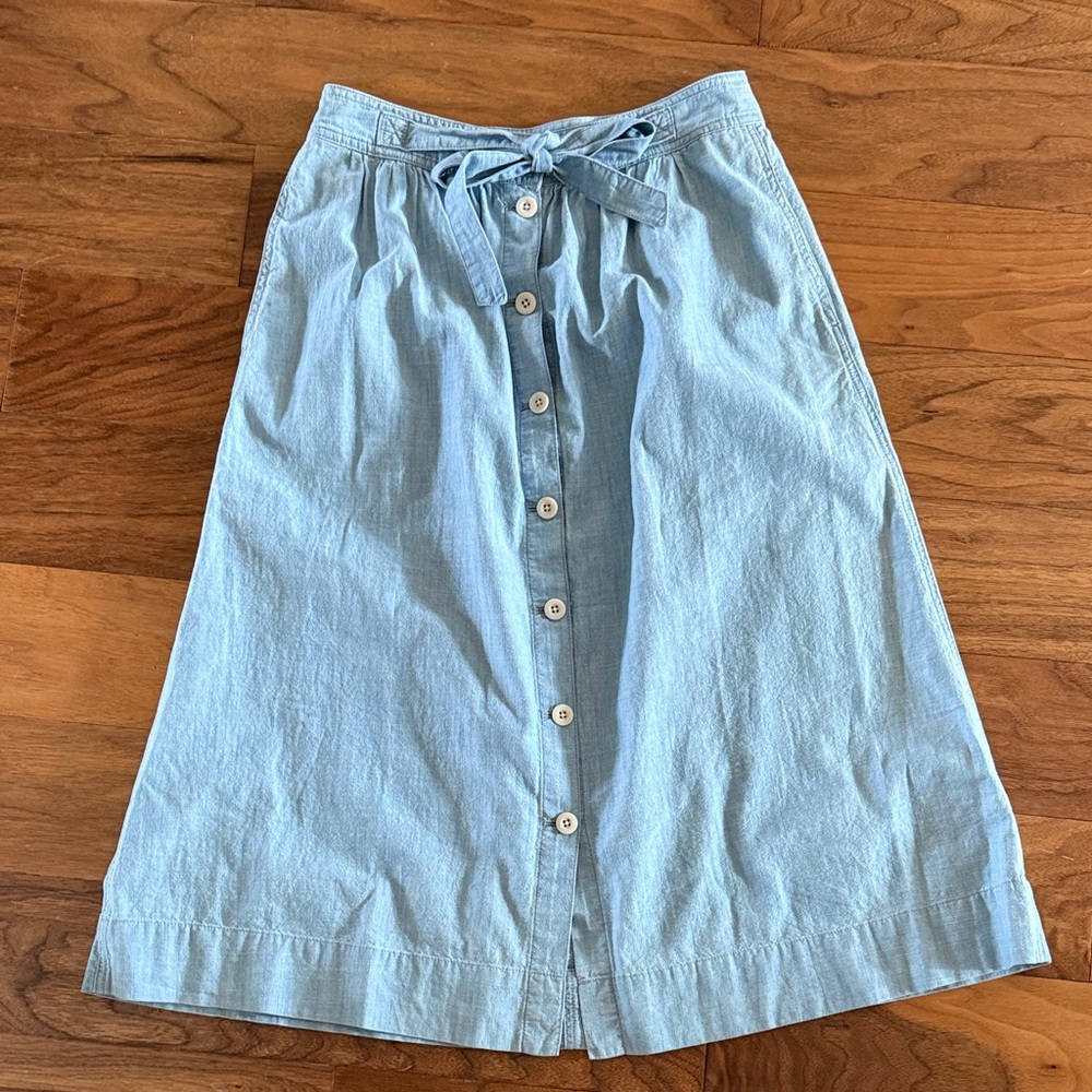 Madewell chambray A-Line Button Skirt. Size 8